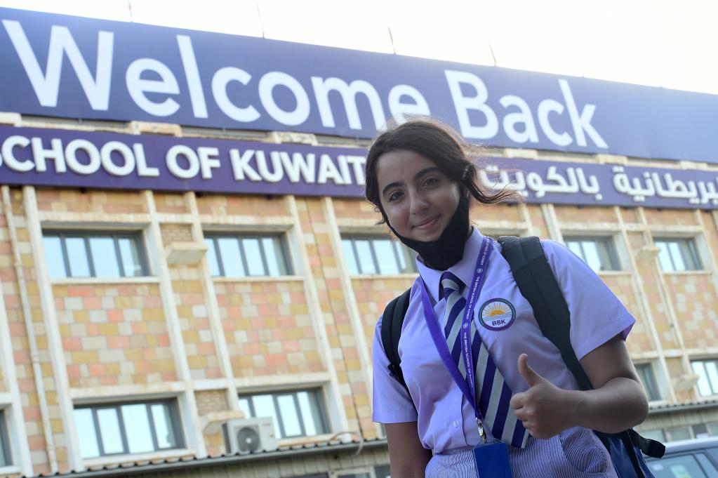 Miles de estudiantes de escuelas privadas extranjeras en Kuwait reanudan aprendizaje presencial