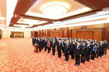 十四届全国人大专门委员会组成人员进行宪法宣誓
