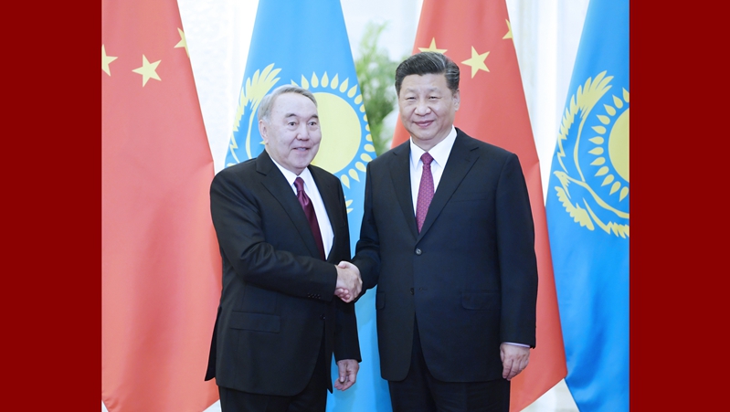 习近平会见哈萨克斯坦首任总统纳扎尔巴耶夫