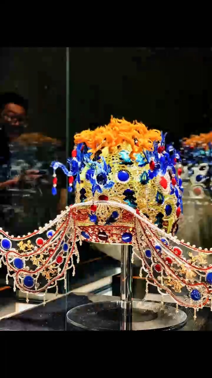 琉璃鳳冠成藝術展“頂流” 這屆年輕人的潮流有點酷→