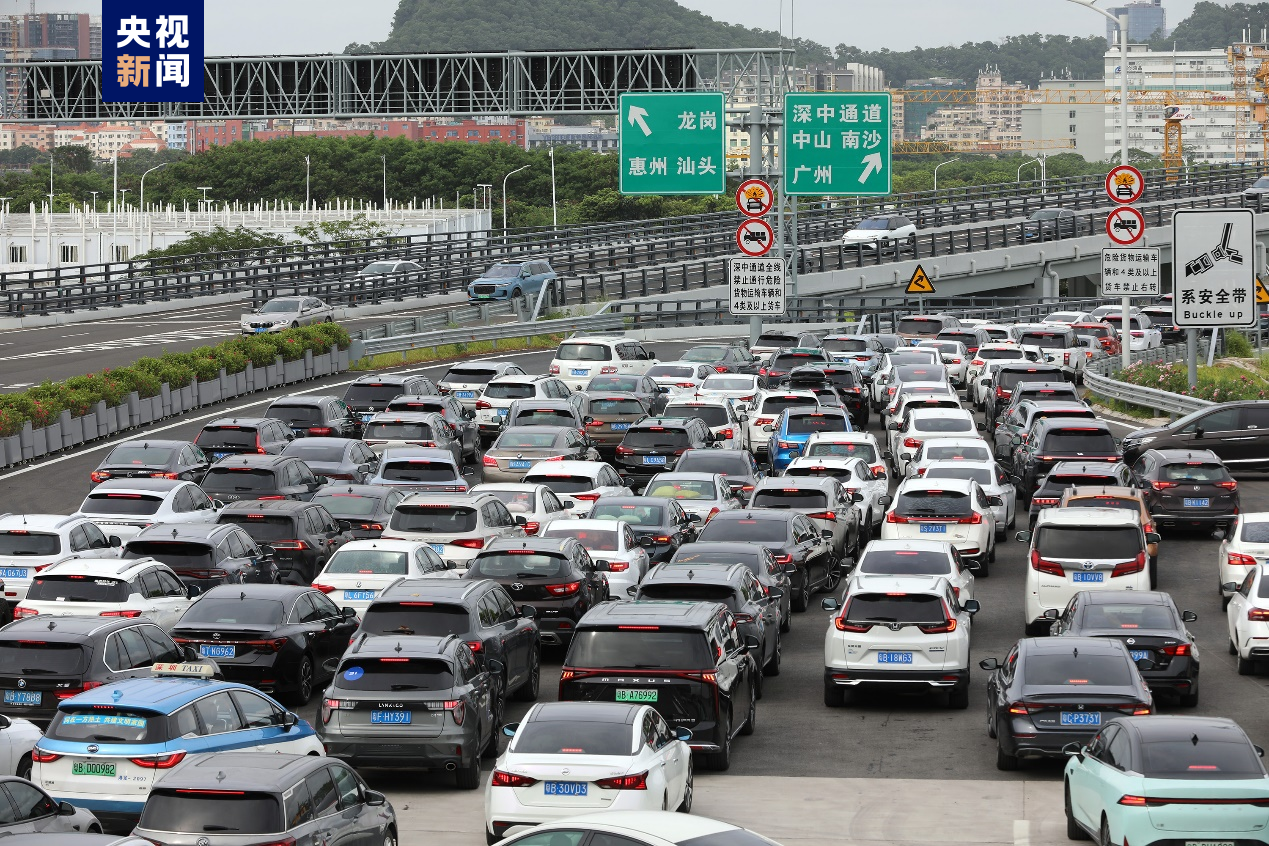 “灣區新頂流”！深中通道開通首月車流量破300萬車次
