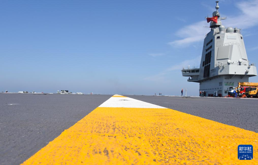 中國海軍福建艦順利完成首次航行試驗 中國海軍福建艦順利完成首次航行試驗