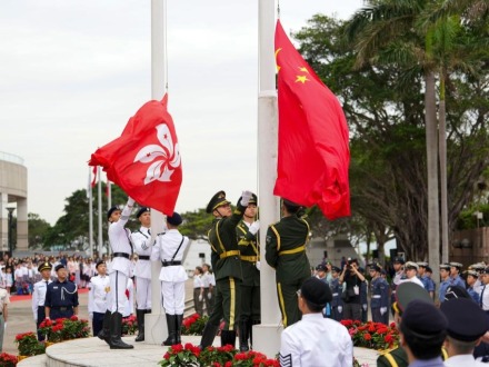 香港舉行五四升旗禮紀念紅軍長征勝利90週年