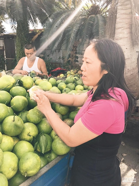 在臺陸配村長鄧萬華遭解職 感嘆“我們不是外人,只是還沒被好好承認的家人” 在臺陸配村長鄧萬華遭解職 感嘆“我們不是外人,只是還沒被好好承認的家人”