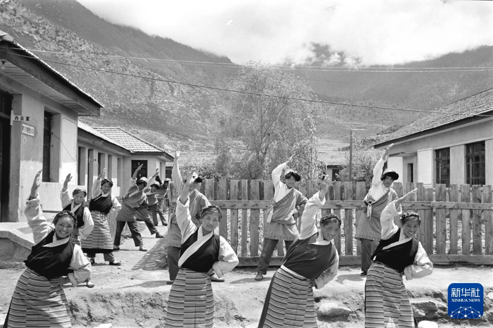 第一個機場、第一所大學……一組照片見證新西藏變遷 第一個機場、第一所大學……一組照片見證新西藏變遷