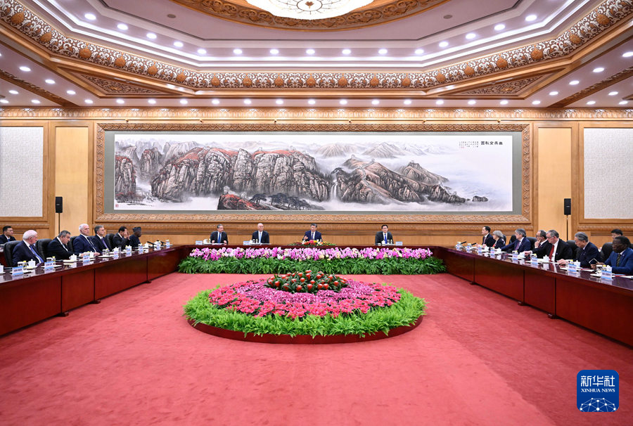 習近平會見出席中國國際友好大會暨中國人民對外友好協會成立70週年紀念活動外方嘉賓