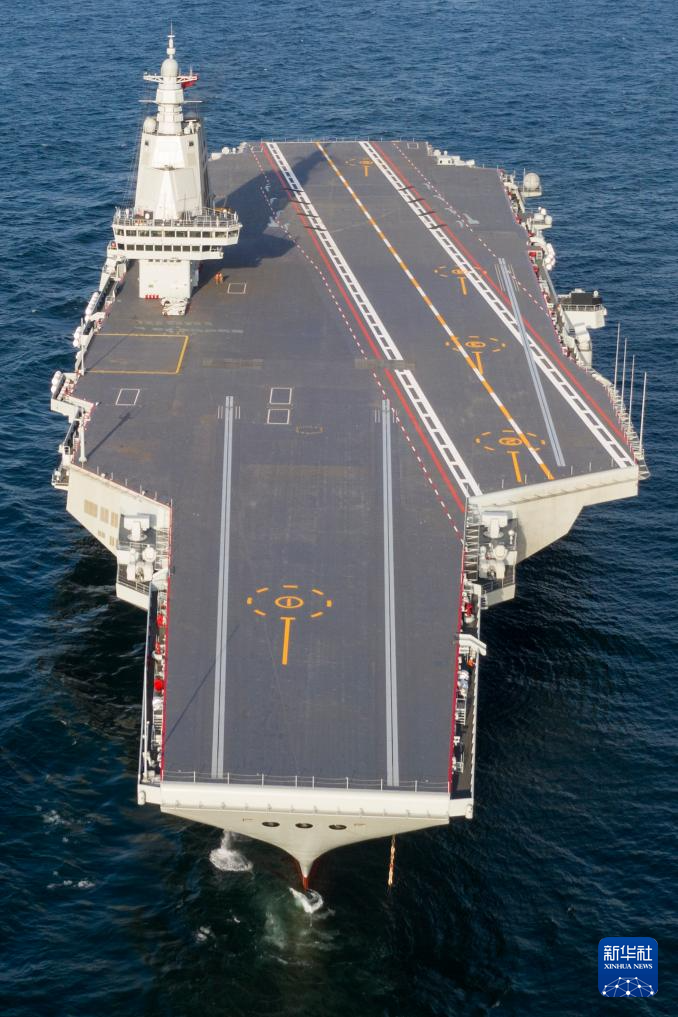 中國海軍福建艦順利完成首次航行試驗 中國海軍福建艦順利完成首次航行試驗