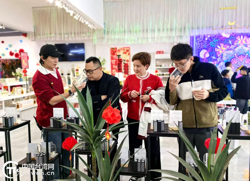 煙火氣裏敘鄉情 邕臺同胞新春聯誼共繪“一家親” 煙火氣裏敘鄉情 邕臺同胞新春聯誼共繪“一家親”