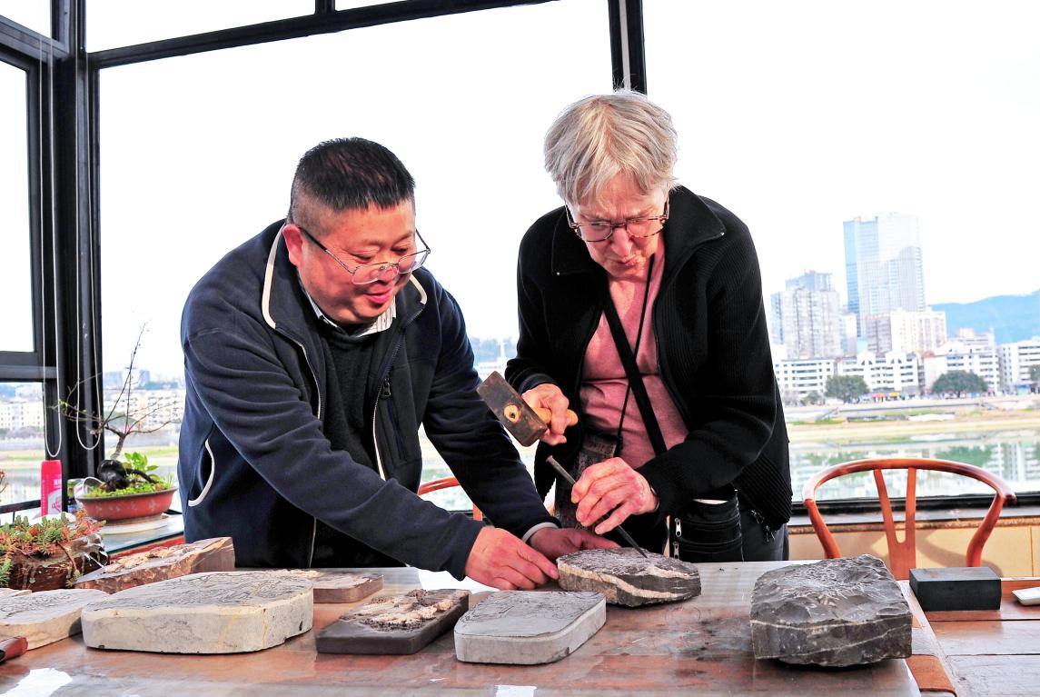 美國學者賈和普古蜀道上探非遺