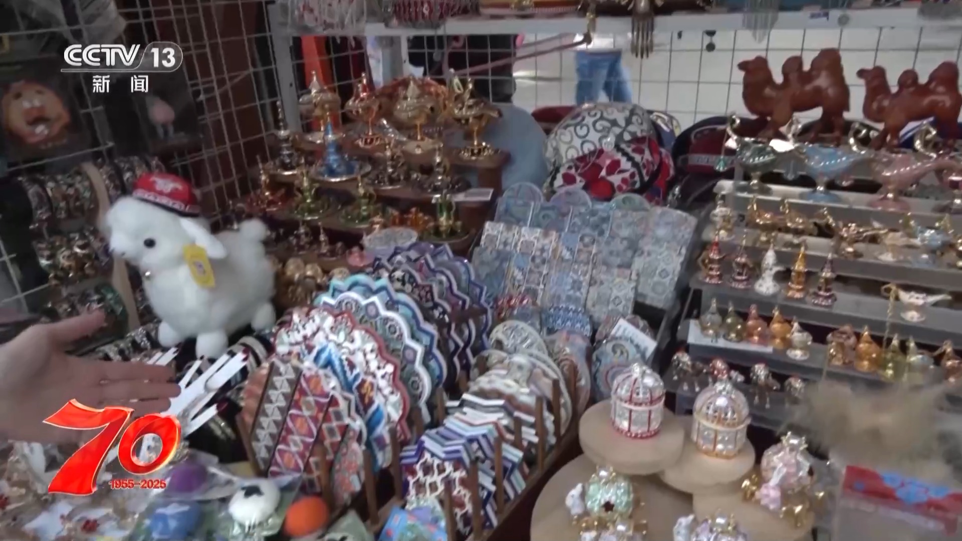 喝奶茶 品美食 感受幸福的味道！多民族在六星街共享幸福家園