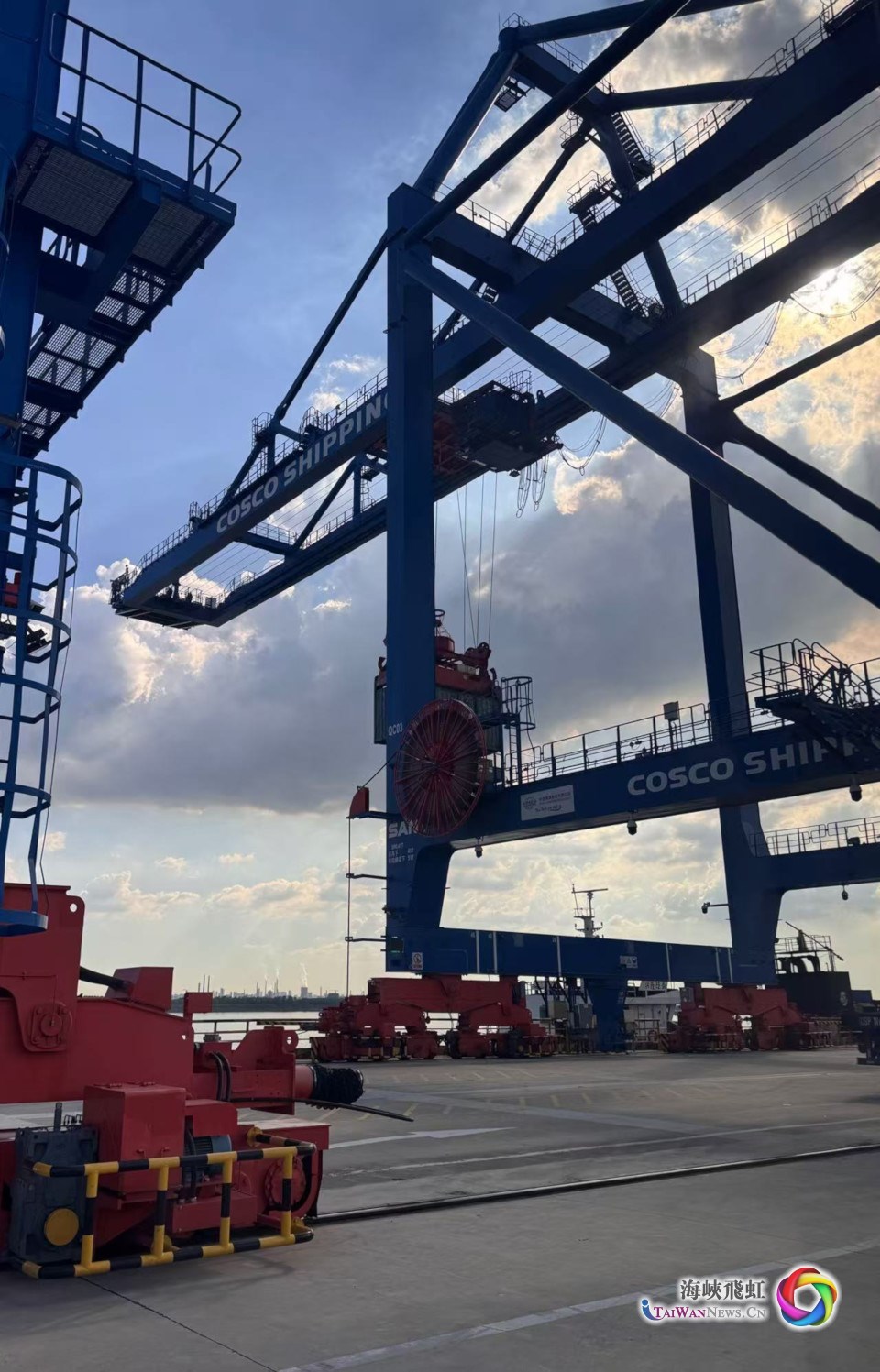 台灣青年走進武漢陽邏港 感受“黃金樞紐”速度_fororder_圖2