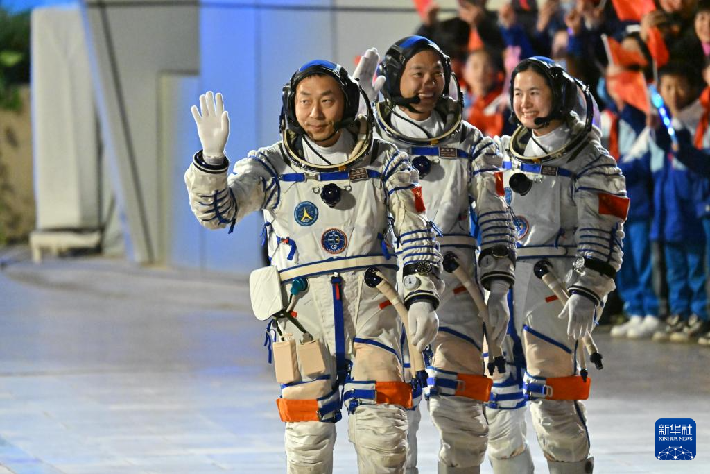神舟十九號載人飛行任務航天員乘組出征儀式在酒泉衛星發射中心舉行