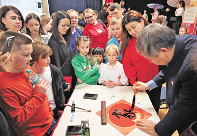 深化人文交流，傳承中俄世代友好