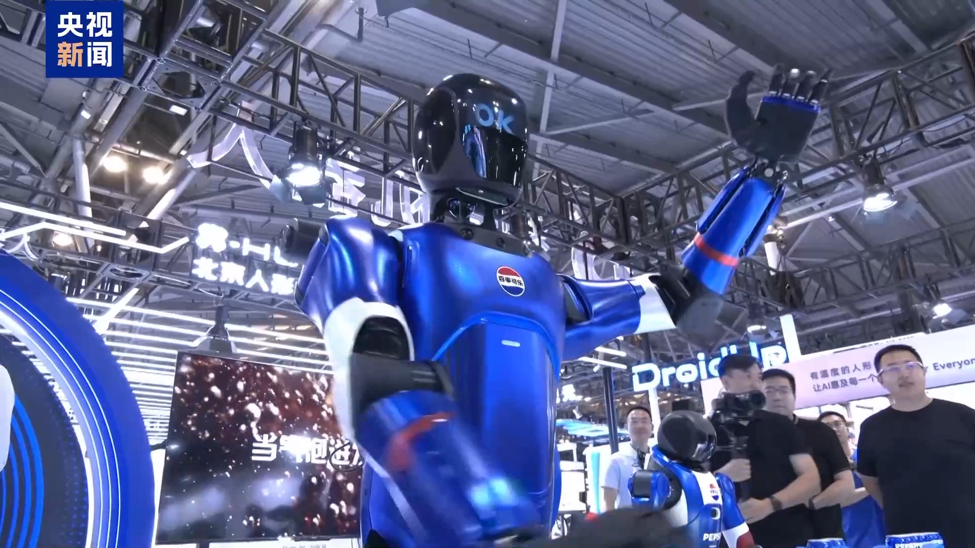 擁抱+遞可樂！“具身智慧大腦”讓機器人更懂生活