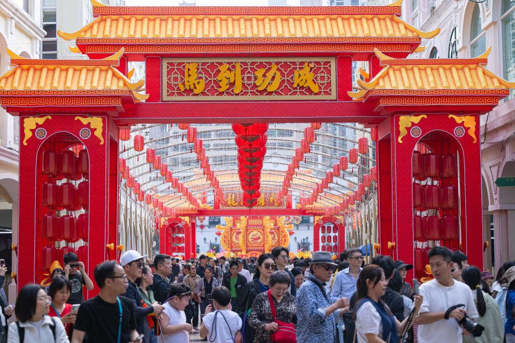 “馬”到成功 澳門新春旅遊市場開門紅 “馬”到成功 澳門新春旅遊市場開門紅