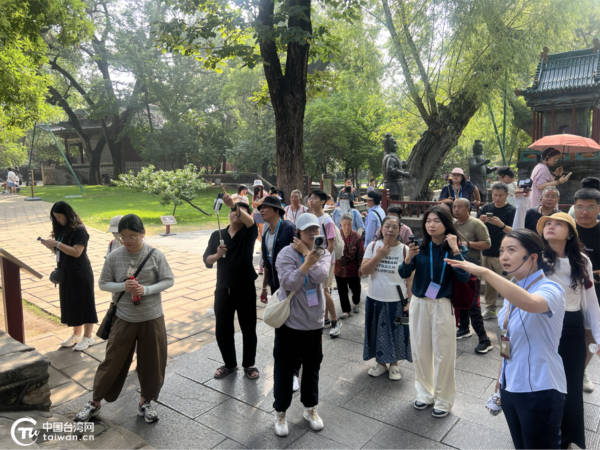兩岸媒體人指尖觸摸五千年文脈 青銅古塔映照血脈相連