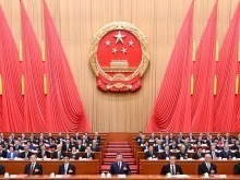 十四屆全國人大四次會議在京閉幕 習近平等在主席臺就座