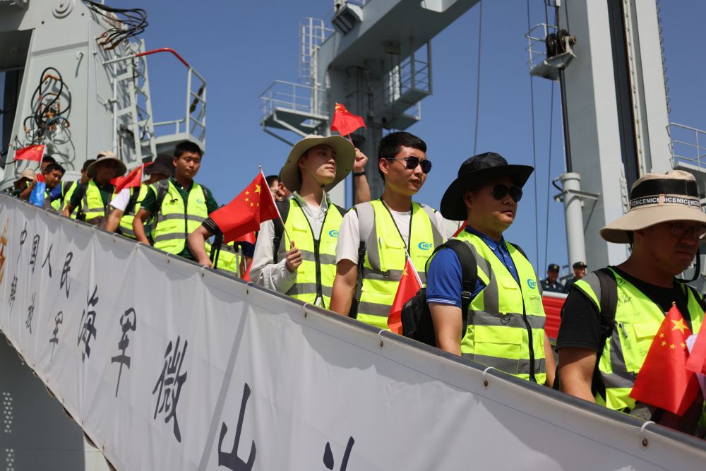向著全面建成世界一流海軍闊步前行——寫在人民海軍成立75週年之際