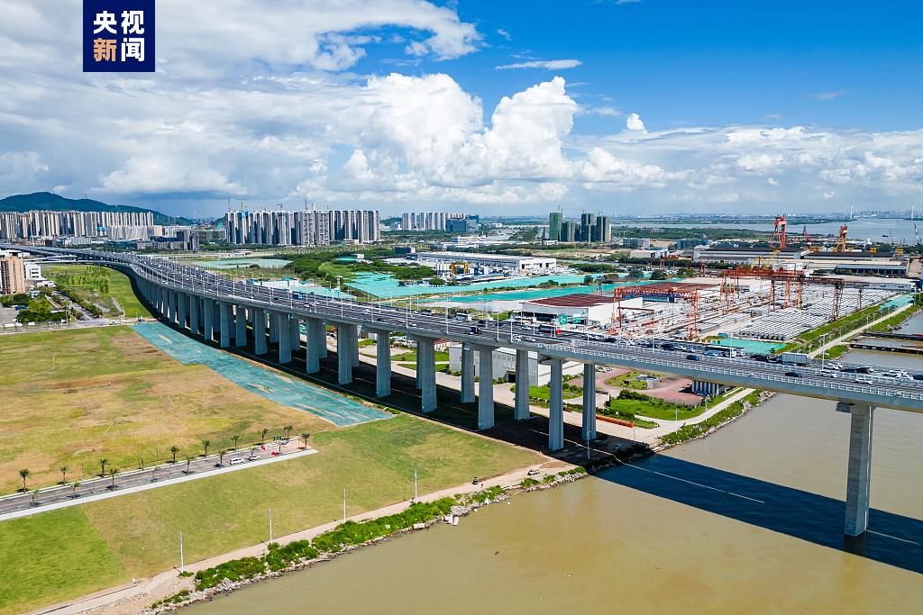 “灣區新頂流”！深中通道開通首月車流量破300萬車次