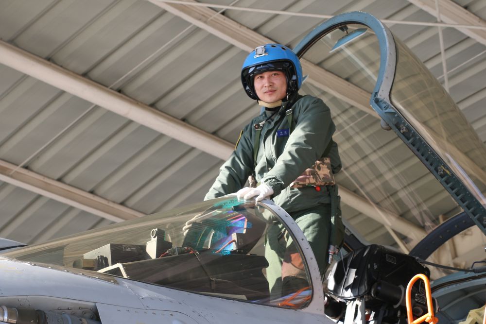 向著全面建成世界一流海軍闊步前行——寫在人民海軍成立75週年之際