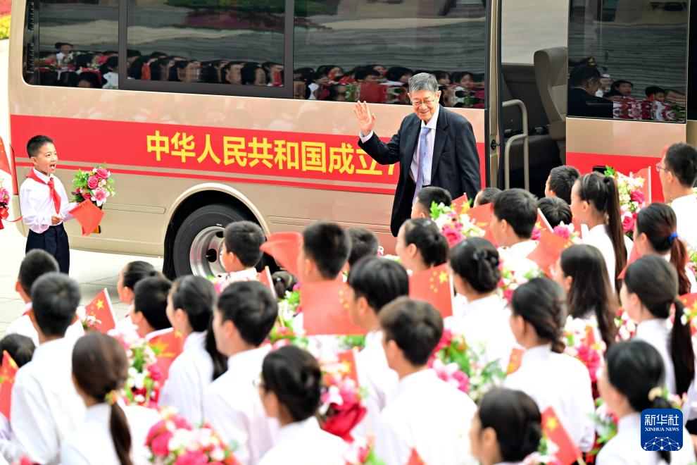 中華人民共和國國家勳章和國家榮譽稱號頒授儀式在京隆重舉行