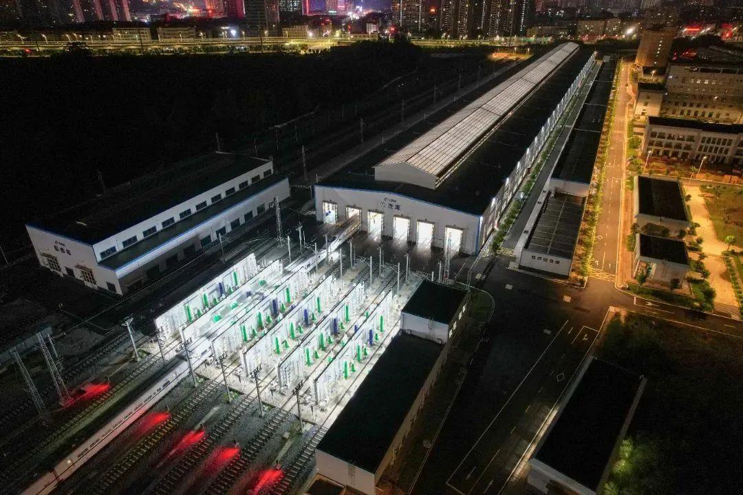 復興號硬核“洗澡”分幾步？不僅“洗”，還得“搓”！
