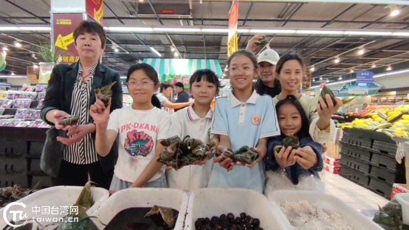 粽香傳情 香囊寄意——駐馬店市臺辦舉辦“喜迎雙節 兩岸聯誼”活動