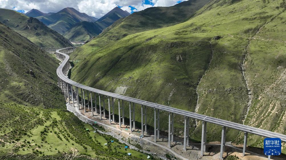 第一個機場、第一所大學……一組照片見證新西藏變遷 第一個機場、第一所大學……一組照片見證新西藏變遷