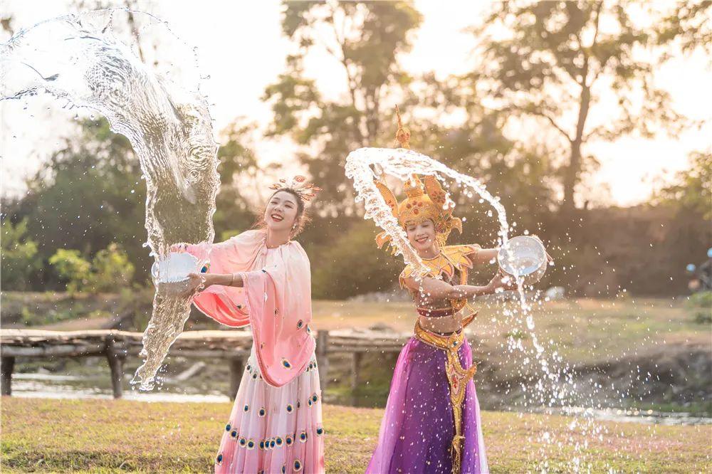 潑得越多,祝福越深!——有一種叫雲南的生活之365天 潑得越多,祝福越深!——有一種叫雲南的生活之365天