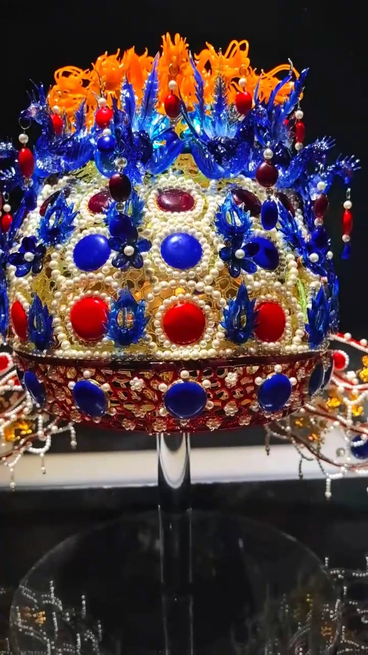 琉璃鳳冠成藝術展“頂流” 這屆年輕人的潮流有點酷→