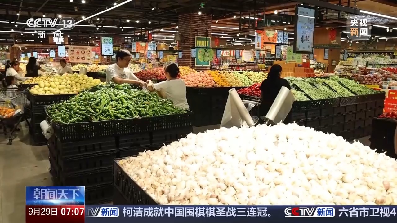 大閘蟹搭無人機、“小煤球”月餅出圈 今年雙節市場超有料 大閘蟹搭無人機、“小煤球”月餅出圈 今年雙節市場超有料