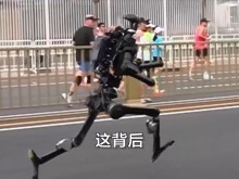 機器人跑贏人類半馬！破紀錄背後是百億級經濟密碼
