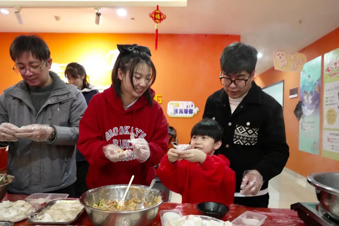 臺胞臺青留廈過大年