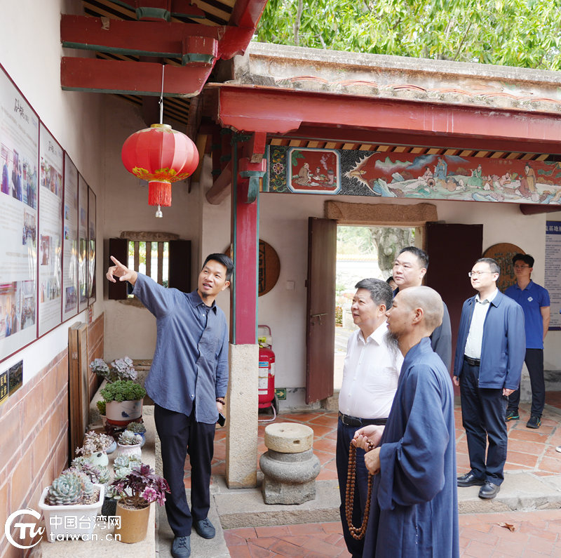 海峽兩岸關係協會常務副會長龍明彪一行到海峽兩岸交流基地（廈門市石室書院）考察調研