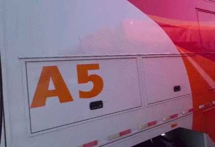 總臺“中國紅”轉播車隊啟程 共赴哈爾濱亞冬會冰雪之約！