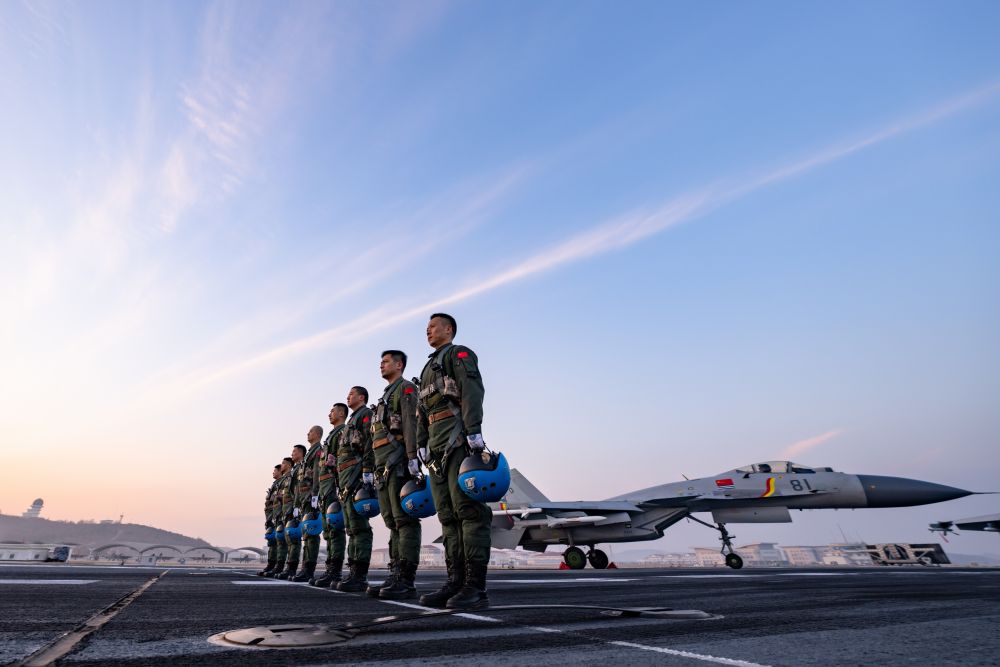 向著全面建成世界一流海軍闊步前行——寫在人民海軍成立75週年之際