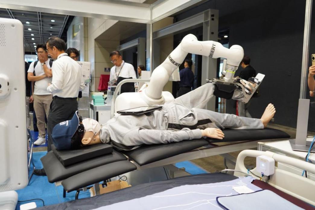 當養老機器人來敲門