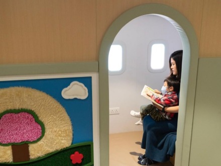 在嘈雜航站樓，為“遲到的旅行”亮起一盞燈