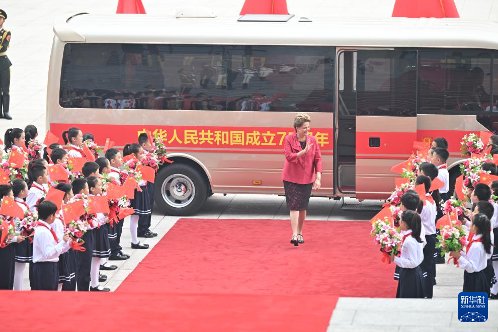 中華人民共和國國家勳章和國家榮譽稱號頒授儀式在京隆重舉行