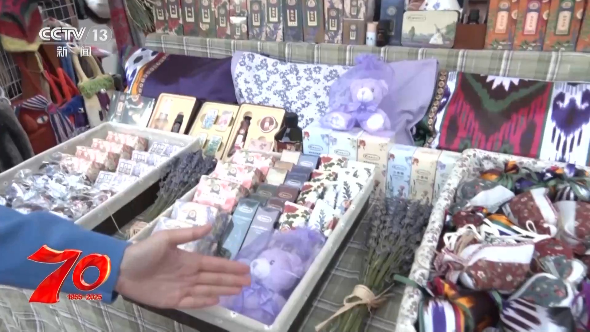 喝奶茶 品美食 感受幸福的味道！多民族在六星街共享幸福家園