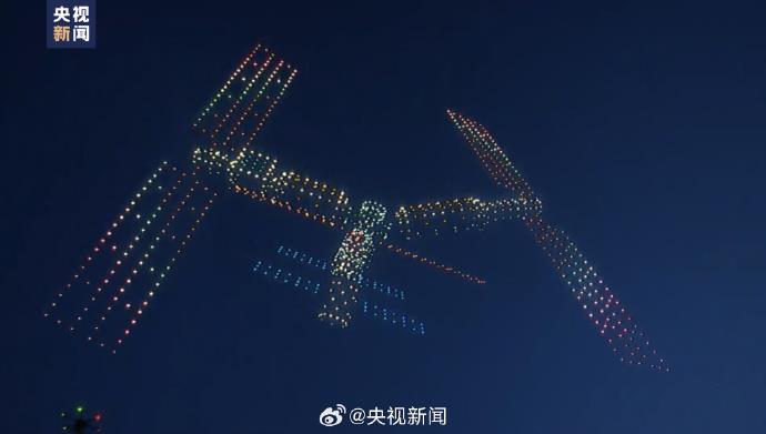 鍗冩灦鏃犱漢鏈轟笂婕旂伅鍏夌 鐐逛寒涓浗鑸ぉ楂樺厜鏃跺埢