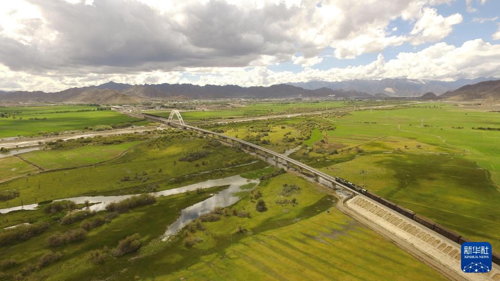 第一個機場、第一所大學……一組照片見證新西藏變遷 第一個機場、第一所大學……一組照片見證新西藏變遷