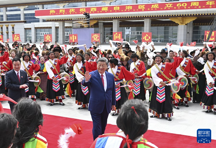 習近平在出席西藏自治區成立60週年慶祝活動後返回北京