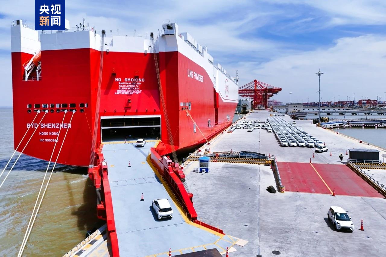 “深圳號”啟程 全球裝載量最大運輸船蘇州港首航 “深圳號”啟程 全球裝載量最大運輸船蘇州港首航