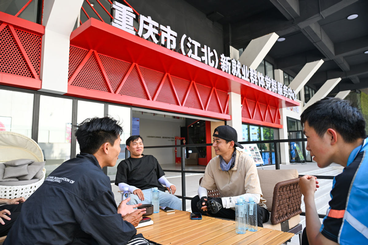 為基本實現社會主義現代化奠定更加堅實的基礎——《中共中央關於制定國民經濟和社會發展第十五個五年規劃的建議》誕生記 為基本實現社會主義現代化奠定更加堅實的基礎——《中共中央關於制定國民經濟和社會發展第十五個五年規劃的建議》誕生記