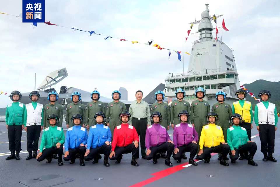 中國第一艘電磁彈射型航空母艦入列 習近平出席入列授旗儀式並登艦視察