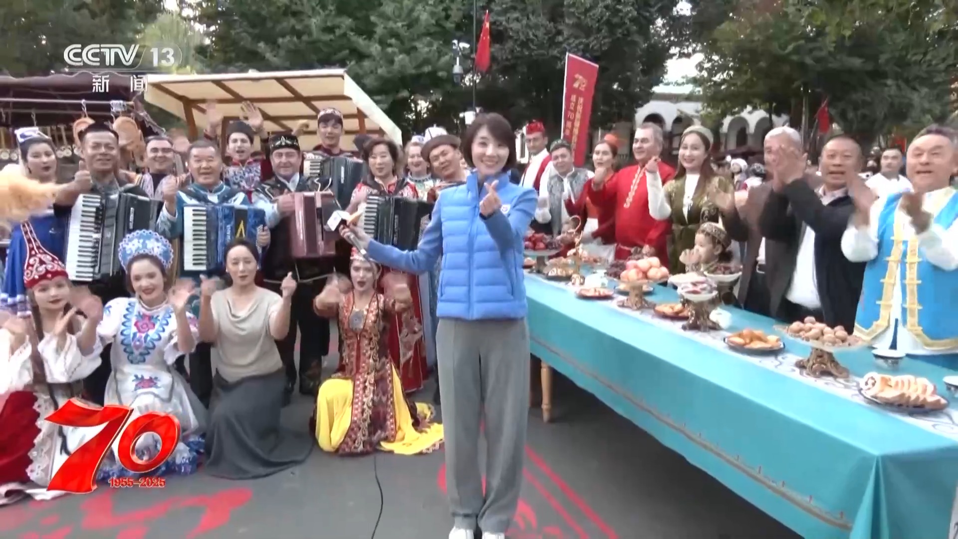 喝奶茶 品美食 感受幸福的味道！多民族在六星街共享幸福家園