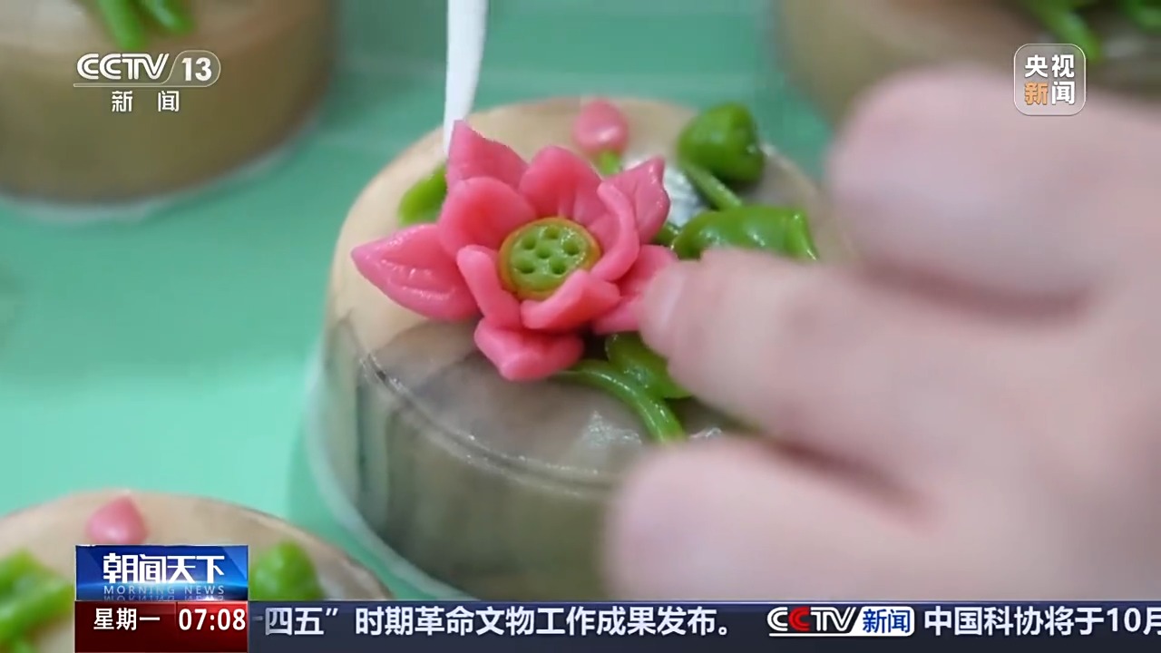 大閘蟹搭無人機、“小煤球”月餅出圈 今年雙節市場超有料 大閘蟹搭無人機、“小煤球”月餅出圈 今年雙節市場超有料