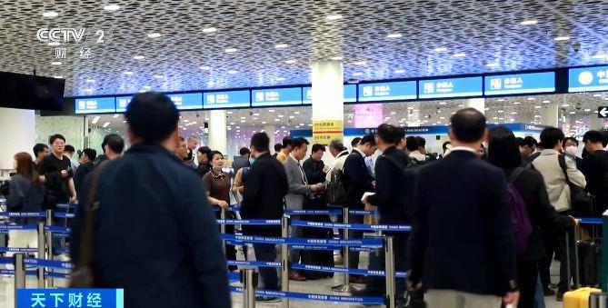 “中國遊”帶熱“中國購”!境外旅客到深圳“旅遊+掃貨”熱情高漲 “中國遊”帶熱“中國購”!境外旅客到深圳“旅遊+掃貨”熱情高漲