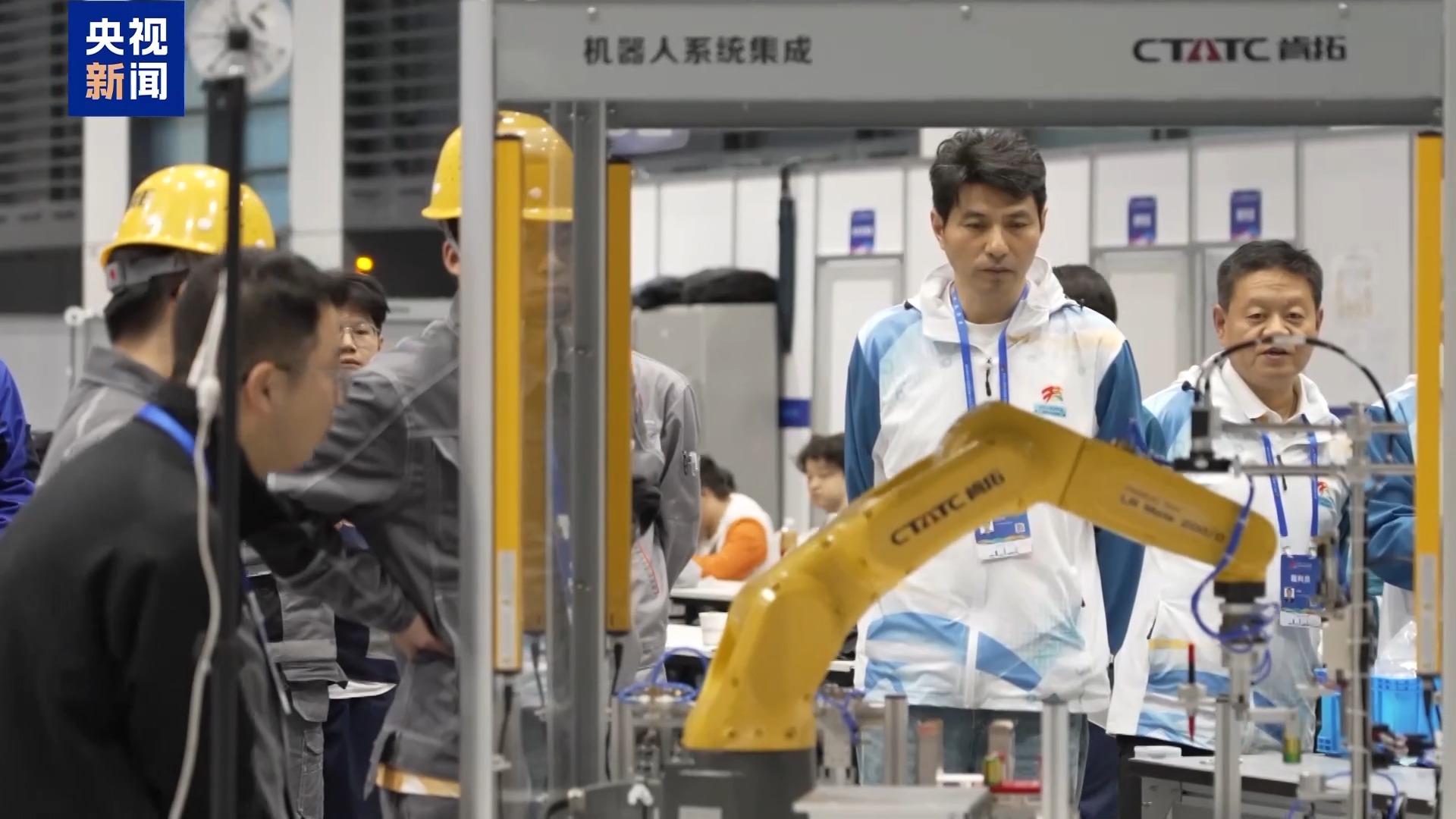 全國技能大賽炫“科技范兒” 機器人“管家”現場上崗